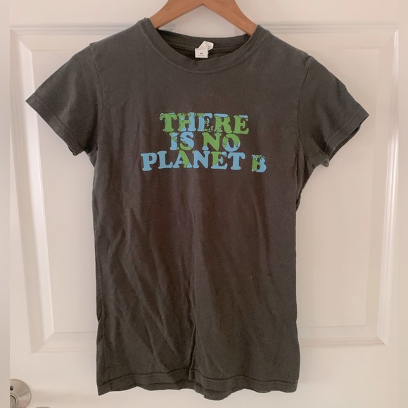 There is no planet b!  Medium cotton tee shirt , gently worn - Picture 1 of 3